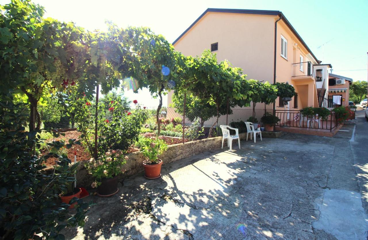 Apartment Liliana Near Beach Porec Exterior photo