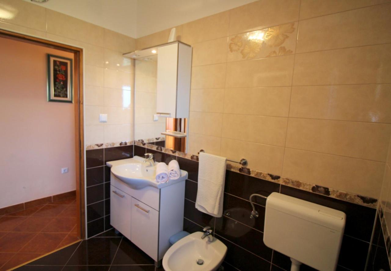Apartment Liliana Near Beach Porec Exterior photo